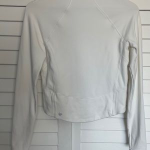 High neck reflective sweatshirt with key pocket.